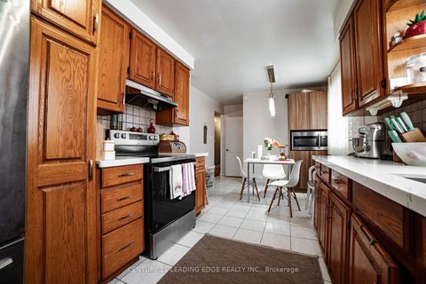 Photo 11 at 34 Ikley Road, York University Heights, Toronto