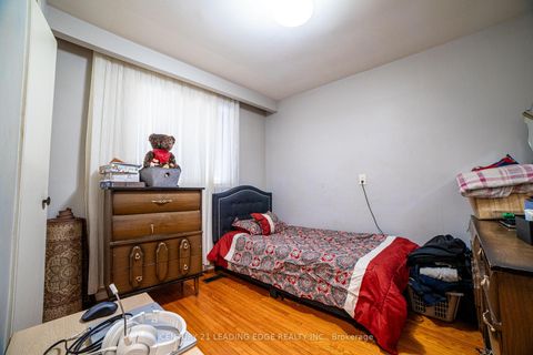 Photo 14 at 34 Ikley Road, York University Heights, Toronto