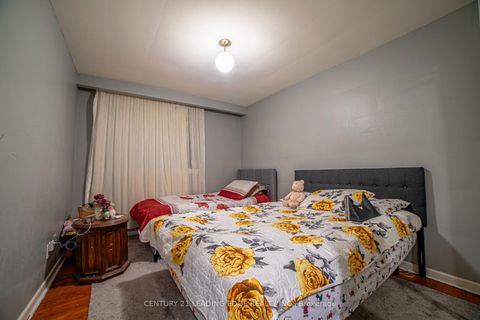 Photo 15 at 34 Ikley Road, York University Heights, Toronto