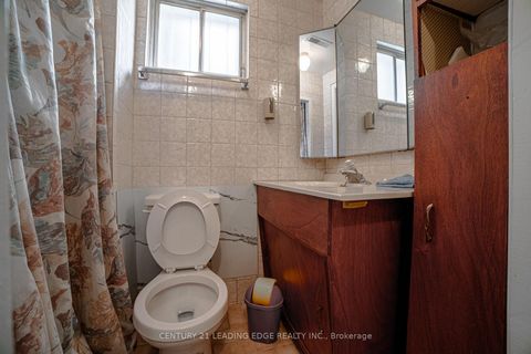 Photo 25 at 34 Ikley Road, York University Heights, Toronto