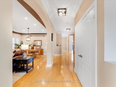 Photo 4 at 9 Heaney Court, Bayview Northeast, Aurora