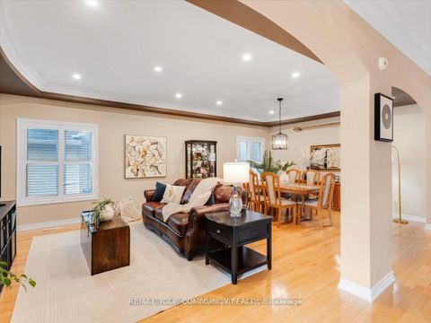 Photo 5 at 9 Heaney Court, Bayview Northeast, Aurora