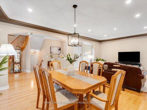 Photo 7 at 9 Heaney Court, Bayview Northeast, Aurora