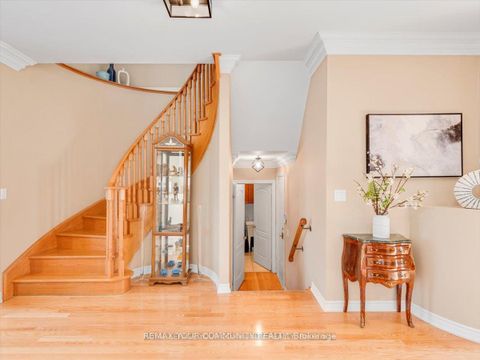 Photo 10 at 9 Heaney Court, Bayview Northeast, Aurora