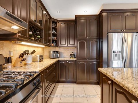 Photo 15 at 9 Heaney Court, Bayview Northeast, Aurora