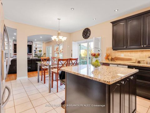 Photo 17 at 9 Heaney Court, Bayview Northeast, Aurora