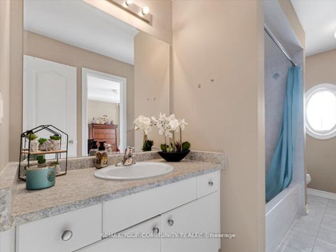 Photo 32 at 9 Heaney Court, Bayview Northeast, Aurora