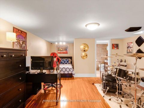 Photo 42 at 9 Heaney Court, Bayview Northeast, Aurora