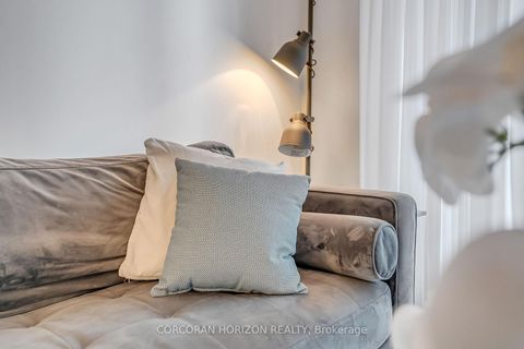 Photo 10 at 521 - 330 Richmond St Street W, Waterfront Communities C1, Toronto