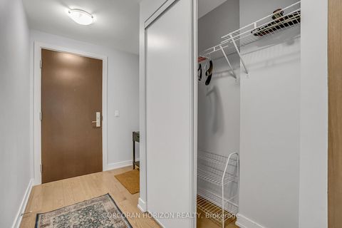 Photo 13 at 521 - 330 Richmond St Street W, Waterfront Communities C1, Toronto