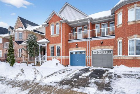 Photo 1 at 209 Old Colony Road, Oak Ridges Lake Wilcox, Richmond Hill