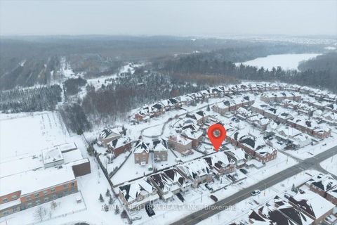 Photo 2 at 209 Old Colony Road, Oak Ridges Lake Wilcox, Richmond Hill