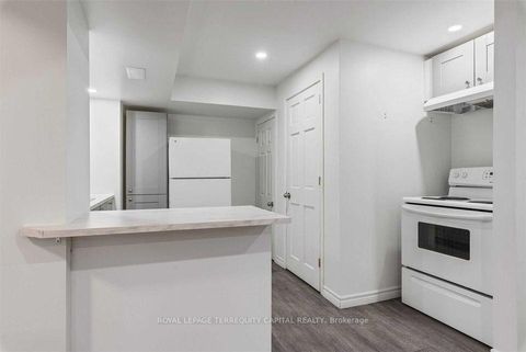 Photo 14 at 12 Boys Street N, Queen's Park, Barrie