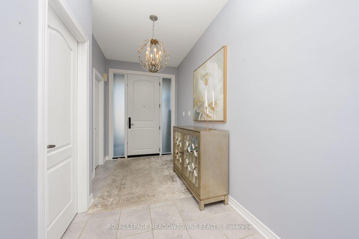 Photo 2 at 71 Northwest Court, Georgetown, Halton Hills