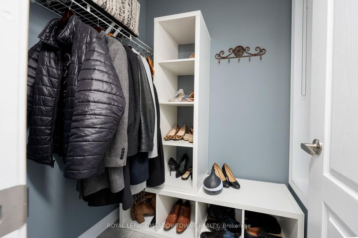 Photo 3 at 71 Northwest Court, Georgetown, Halton Hills