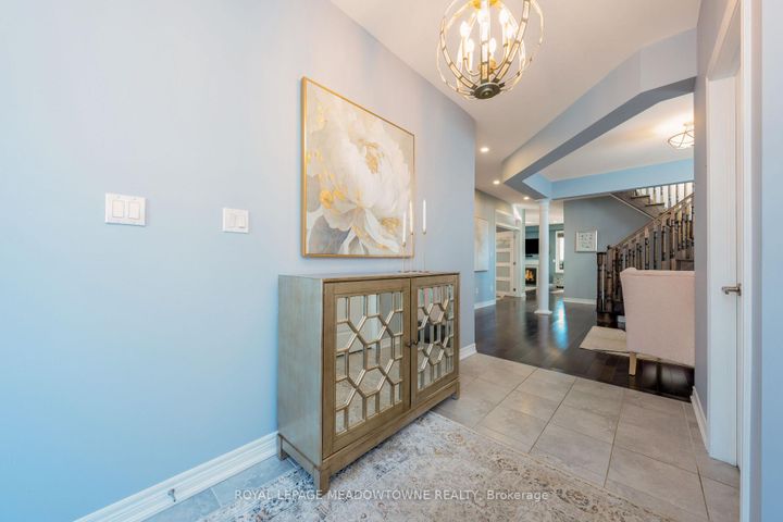 Photo 4 at 71 Northwest Court, Georgetown, Halton Hills