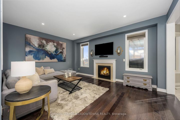 Photo 8 at 71 Northwest Court, Georgetown, Halton Hills