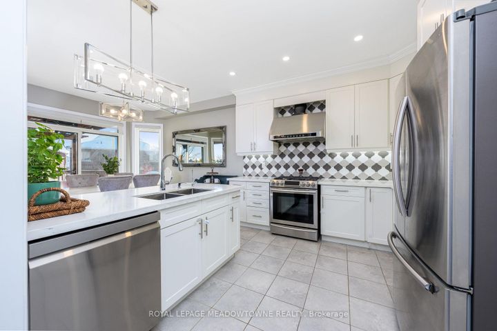 Photo 10 at 71 Northwest Court, Georgetown, Halton Hills