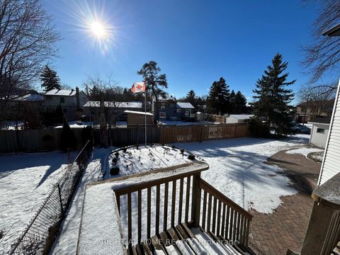 Photo 3 at 832 Boronia Crescent, Leslie Valley, Newmarket