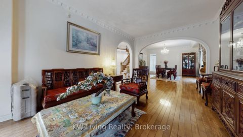 Photo 2 at 41 Graydon Crescent, Bayview Hill, Richmond Hill