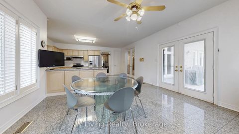 Photo 5 at 41 Graydon Crescent, Bayview Hill, Richmond Hill