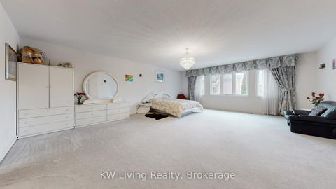 Photo 12 at 41 Graydon Crescent, Bayview Hill, Richmond Hill