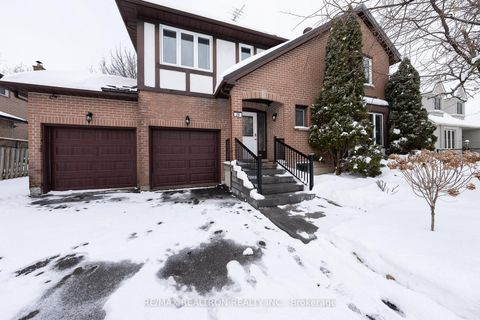 Photo 1 at 29 Westbourne Court, Oak Ridges Lake Wilcox, Richmond Hill