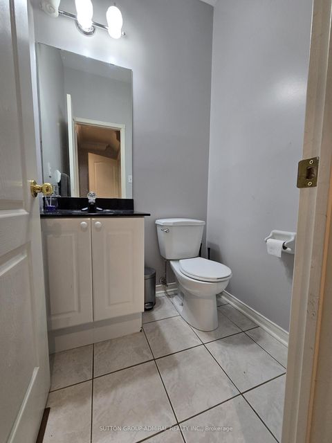 Photo 5 at 8 Cooper Creek Court, Maple, Vaughan