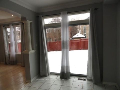 Photo 7 at 8 Cooper Creek Court, Maple, Vaughan