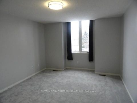 Photo 12 at 8 Cooper Creek Court, Maple, Vaughan