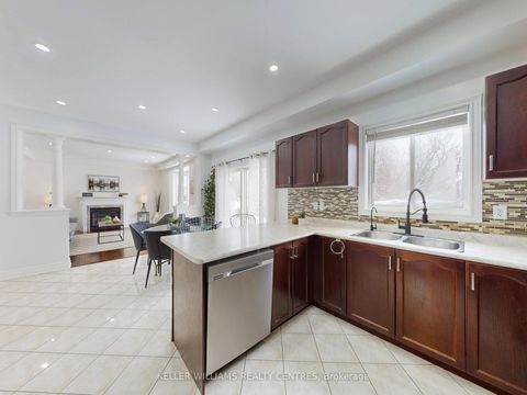 Photo 8 at 19 Thrushwood Drive, 400 West, Barrie