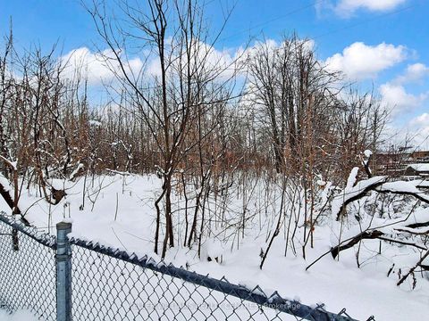 Photo 33 at 19 Thrushwood Drive, 400 West, Barrie