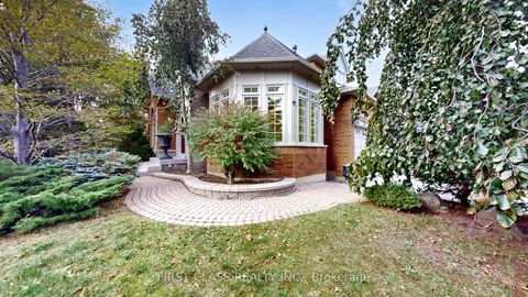 Photo 3 at 116 Kinloch Crescent, Maple, Vaughan