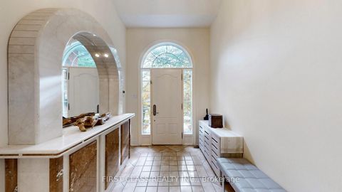 Photo 4 at 116 Kinloch Crescent, Maple, Vaughan