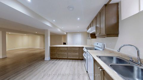 Photo 31 at 116 Kinloch Crescent, Maple, Vaughan