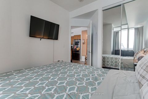 Photo 10 at 2011 - 219 Fort York Boulevard, Niagara, Toronto