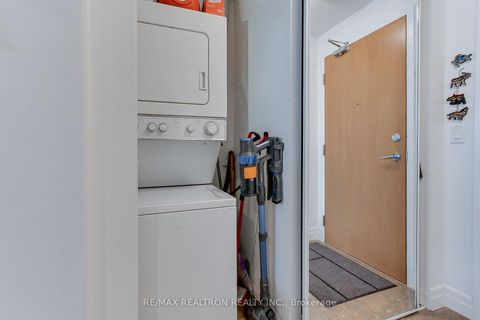 Photo 12 at 2011 - 219 Fort York Boulevard, Niagara, Toronto