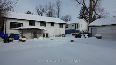 Photo 1 at 195 Woodland Avenue, Keswick North, Georgina