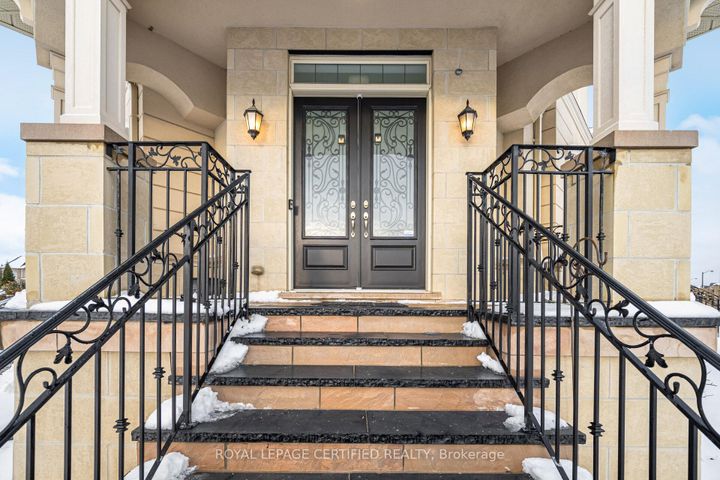 Photo 4 at 100 Virtue Crescent, Vellore Village, Vaughan