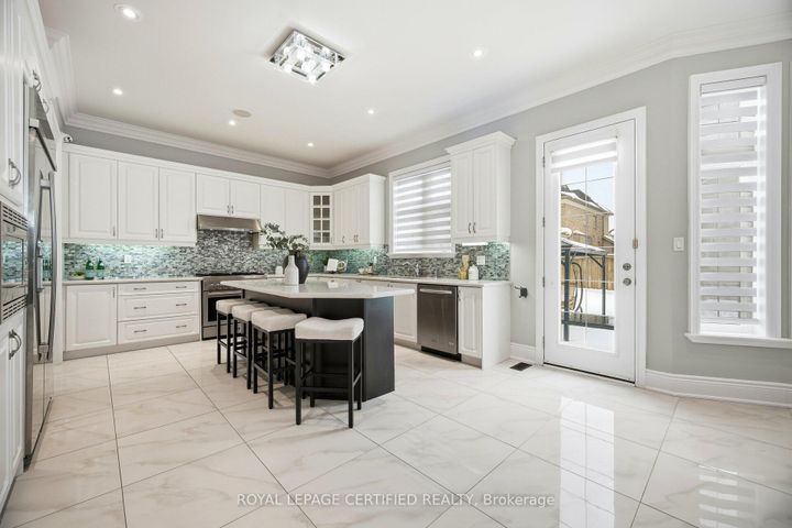 Photo 15 at 100 Virtue Crescent, Vellore Village, Vaughan