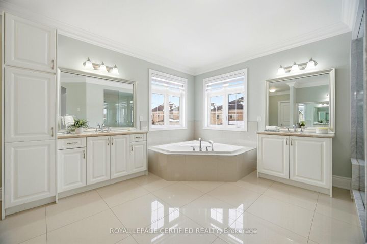 Photo 31 at 100 Virtue Crescent, Vellore Village, Vaughan