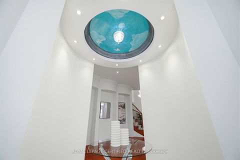 Photo 5 at 100 Virtue Crescent, Vellore Village, Vaughan