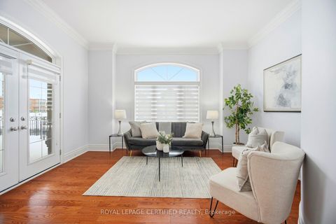 Photo 7 at 100 Virtue Crescent, Vellore Village, Vaughan