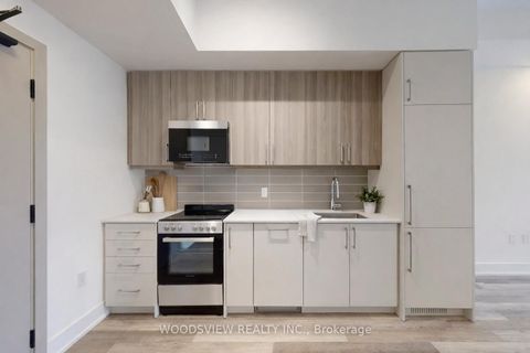 Photo 10 at 533 - 2075 King Road, King City, King