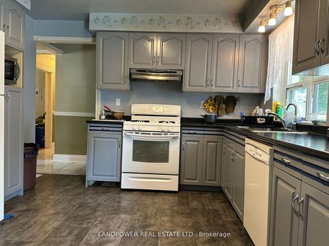 Photo 4 at 44 Starlight Crescent, Mill Pond, Richmond Hill