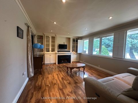 Photo 6 at 44 Starlight Crescent, Mill Pond, Richmond Hill