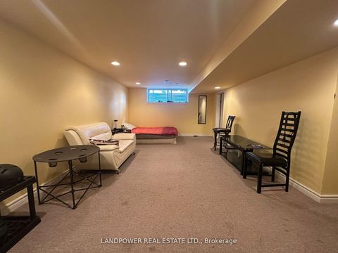 Photo 10 at 44 Starlight Crescent, Mill Pond, Richmond Hill