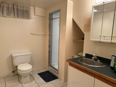 Photo 11 at 44 Starlight Crescent, Mill Pond, Richmond Hill