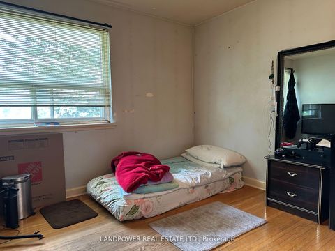 Photo 13 at 44 Starlight Crescent, Mill Pond, Richmond Hill