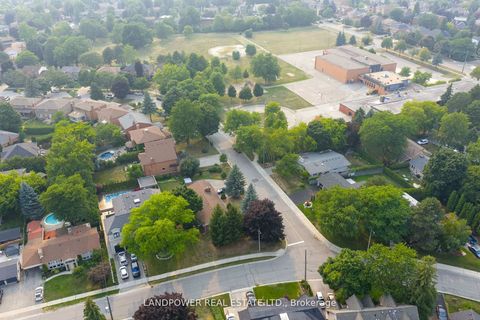 Photo 22 at 44 Starlight Crescent, Mill Pond, Richmond Hill